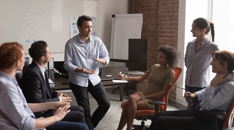 img 1: “Riunione di lavoro di una startup”