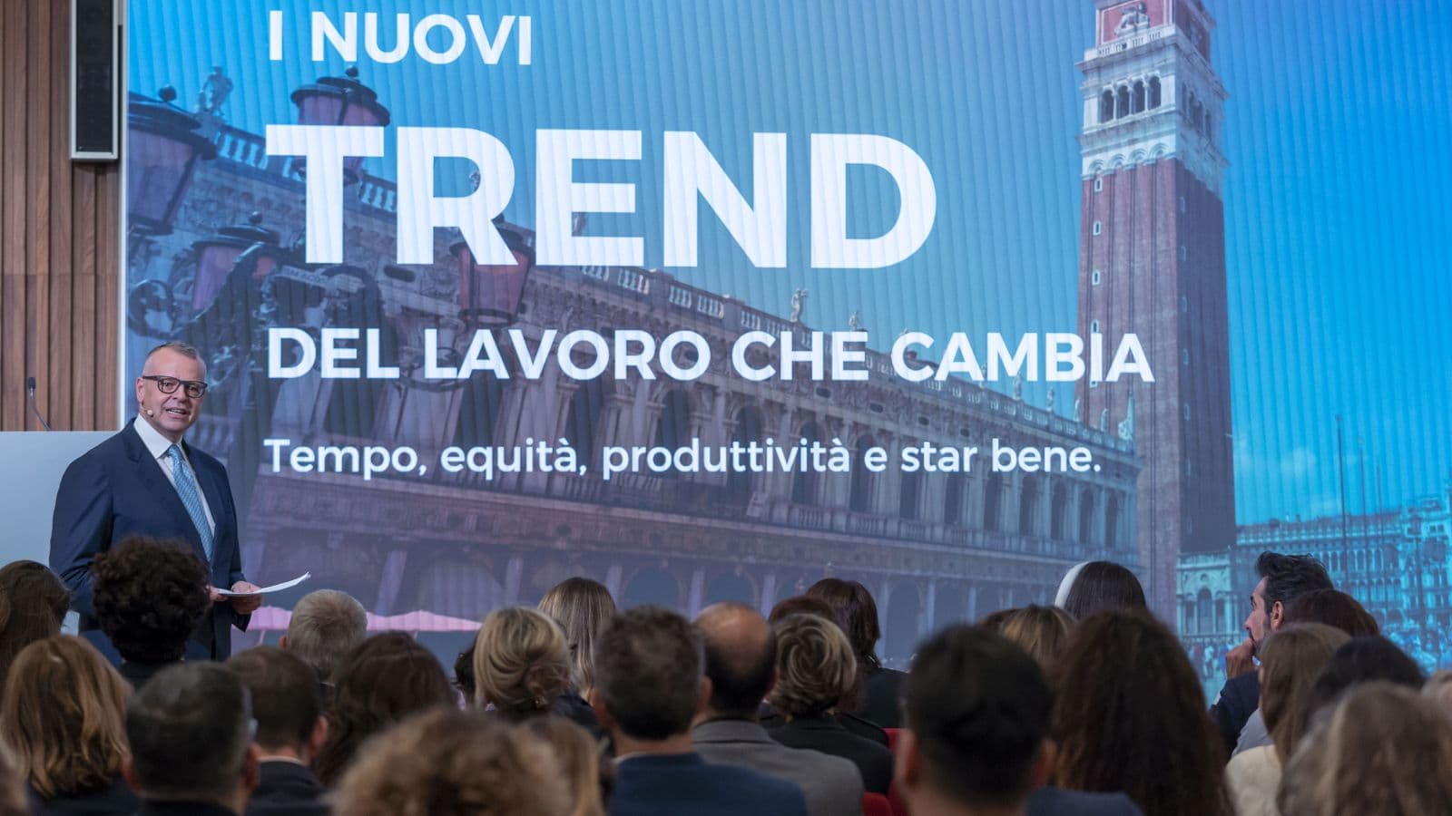 img. 1: "Gianluca Spolverato sul palco di Agenda 2030"