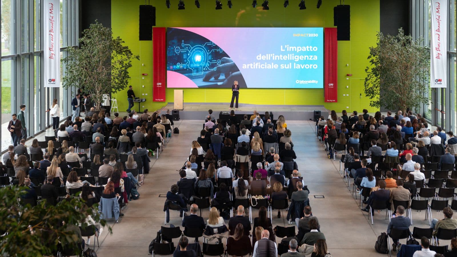 La giornalista Micaela Faggiani sul palco di IMPACT2030