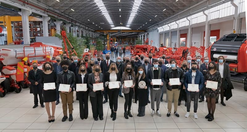 img 1: “Cerimonia di consegna Borse di Studio Maschio Gaspardo”