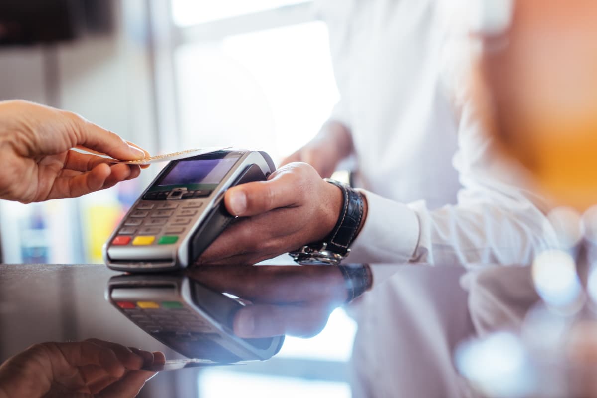 Bancomat e pagamenti elettonici: cosa cambia dal 30 giugno