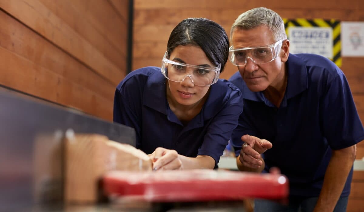 Alternanza scuola-lavoro, l’azienda è responsabile dell’infortunio del tirocinante
