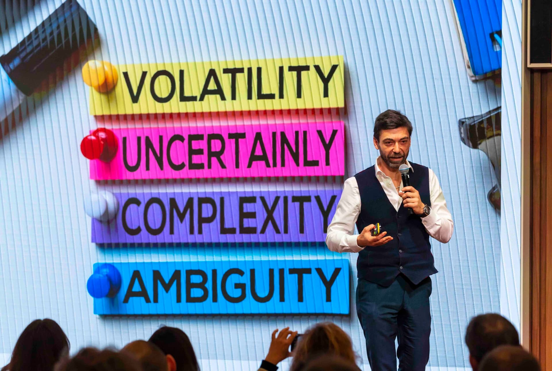 Marco Russomando, Chief HR e Organization Officer di illimity, sul palco di Agenda 2030