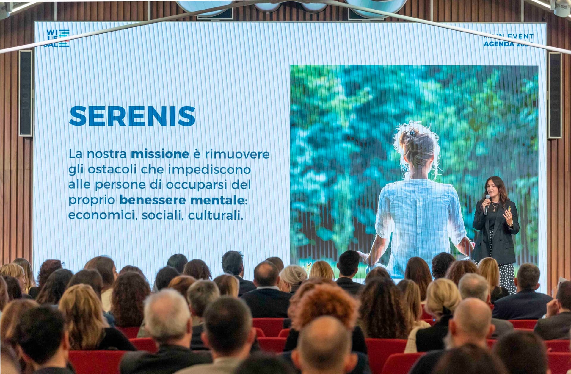 Valentina Castelli, Head of Brand and Partnership di Serenis, sul palco di Agenda 2030
