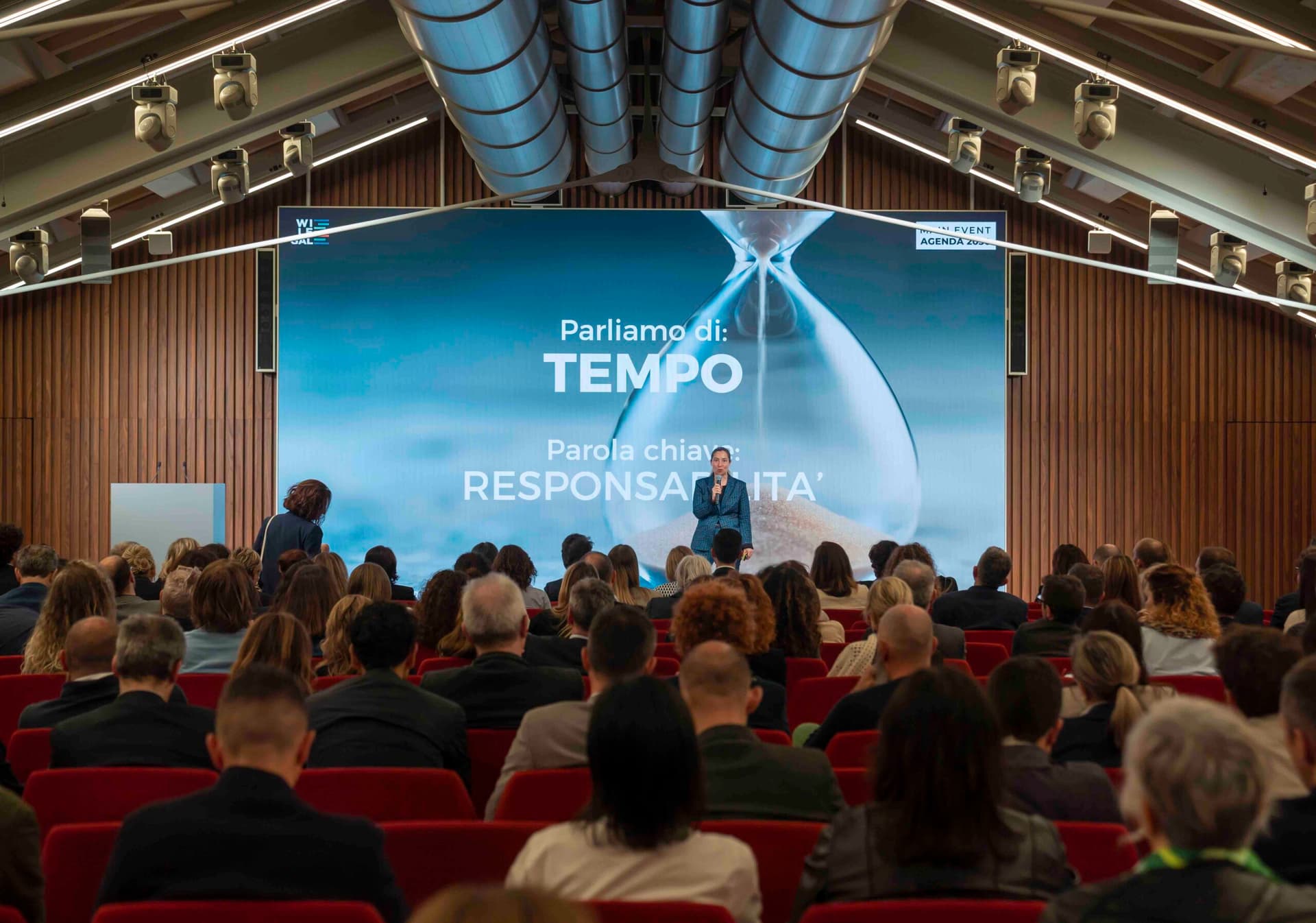 img. 1: "Elisa Cavedagna sul palco di Agenda 2030"