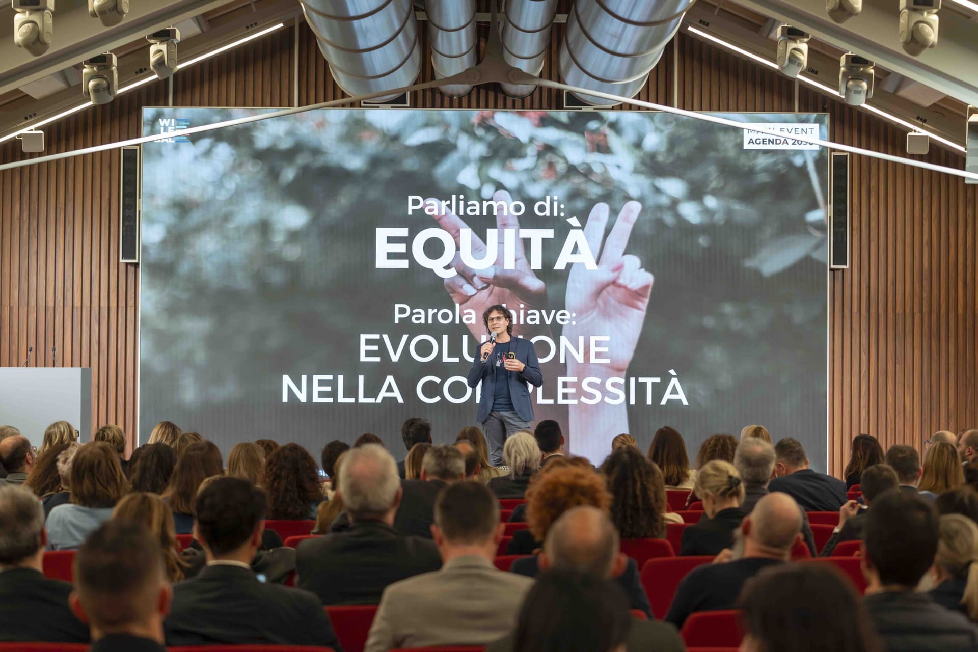 Daniele Eleodori sul palco di Agenda 2030