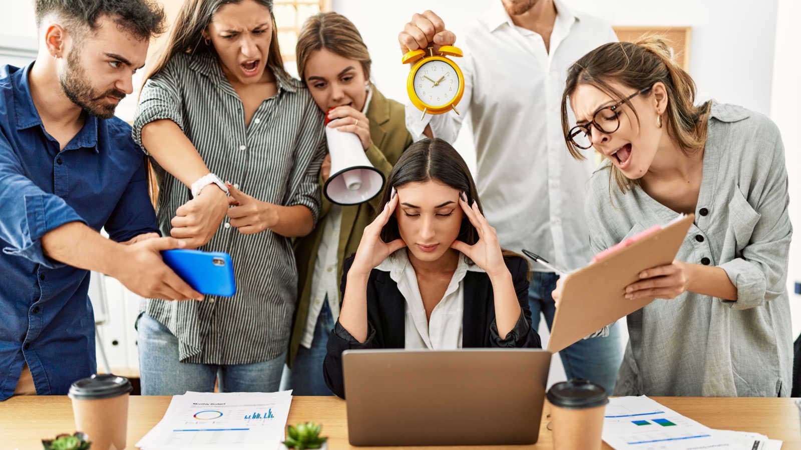 Manager stressata dalle lamentele dei dipendenti