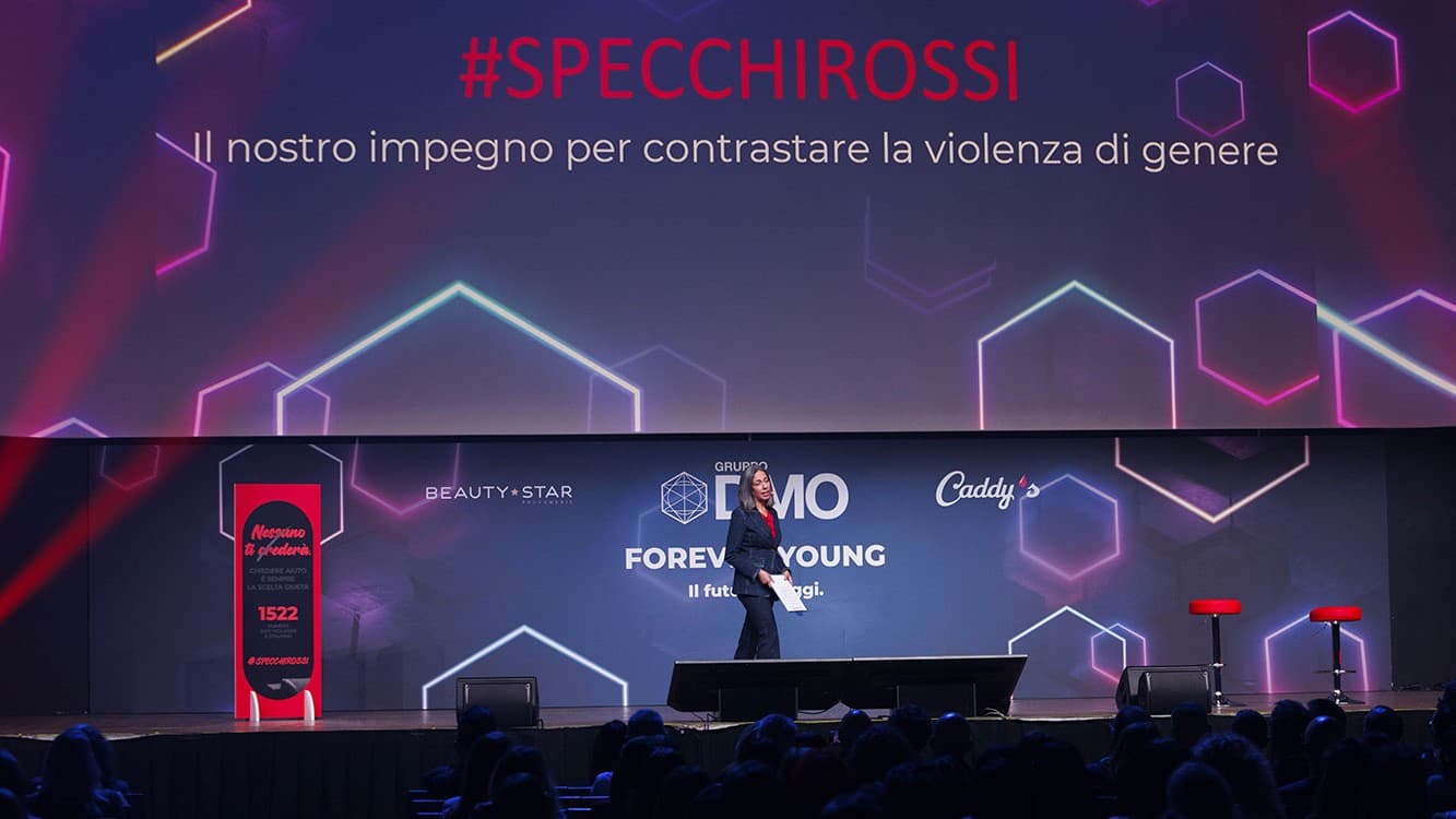 specchi rossi contro la violenza di genere