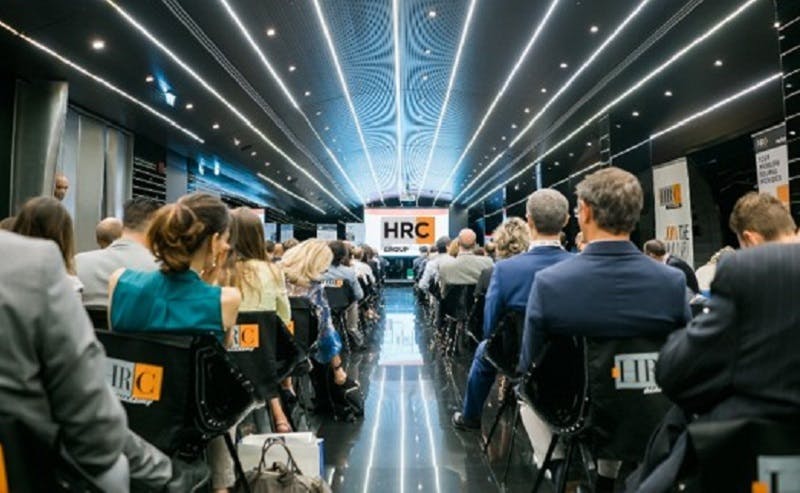 Persone che guardano una presentazione durante un evento HRC
