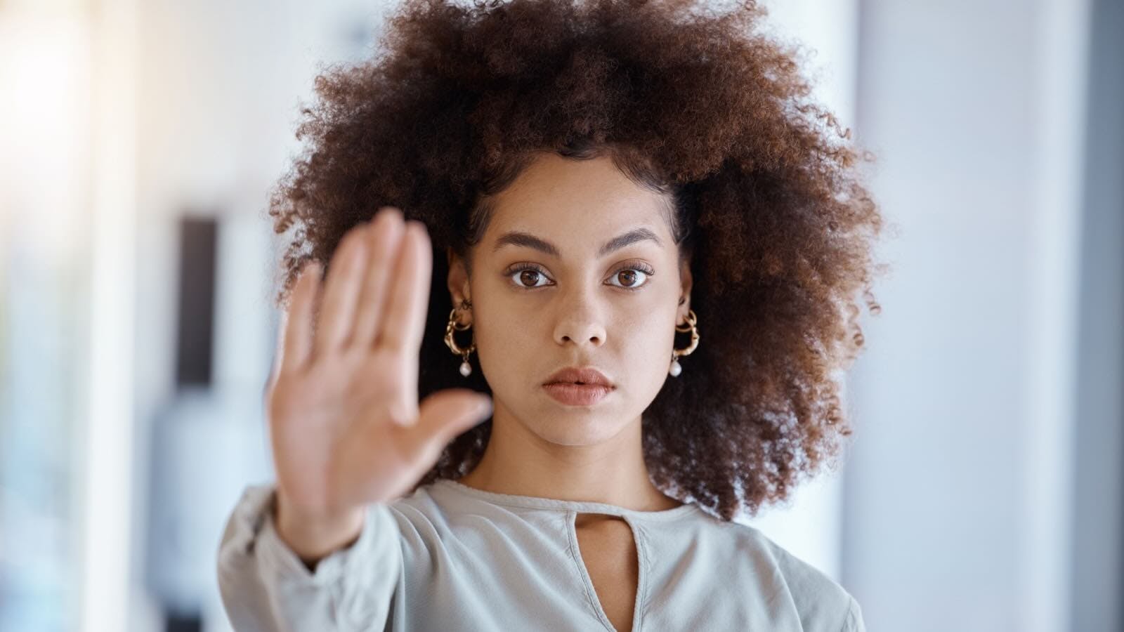 Donna afroamericana dice no alle molestie sul lavoro